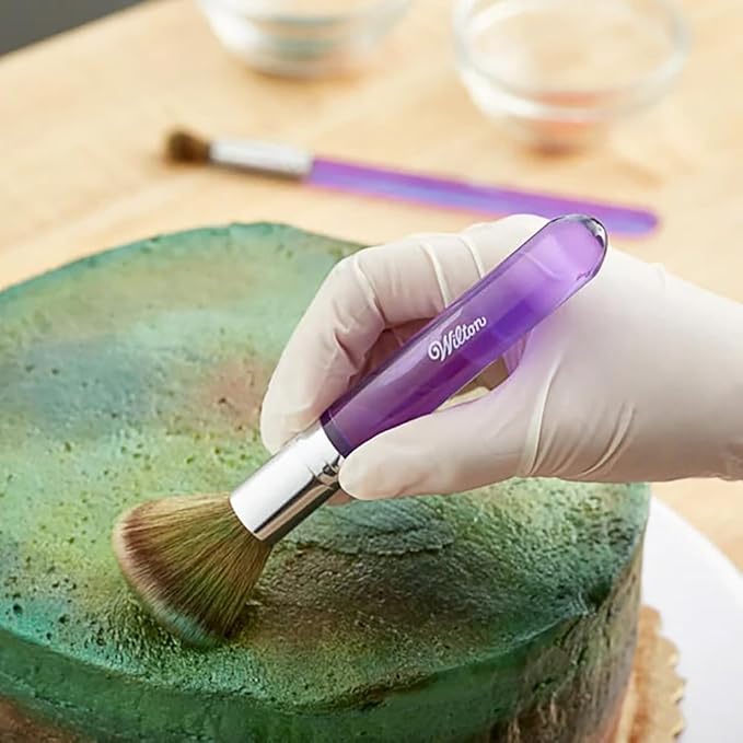 Wilton 2-Piece Dusting Brush Set - Apply Color Accent to Cakes with These two Brushes for Cake Decorating, Soft & Easy-To-Clean Baking Brushes